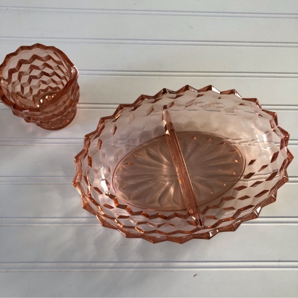 Vintage pink depression snack bowl and milk cream
Cup split bowl glassware - Picture 6 of 8